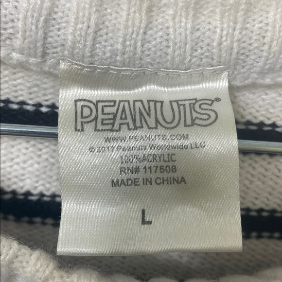 Peanuts Snoopy Cream and Black,Long Sleeve Striped Sweater.Size-Large. - Picture 12 of 12